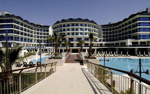 Commodore Elite Suites & Spa